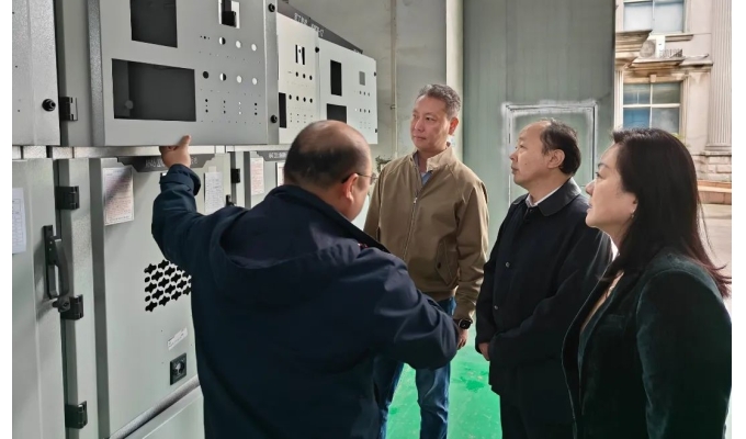 無(wú)錫市致公黨主委，無(wú)錫市政協(xié)副主席吳紅星一行蒞臨軍工智能考察指導